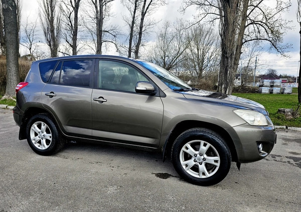 Toyota RAV4 cena 41600 przebieg: 224000, rok produkcji 2009 z Trzebiatów małe 326